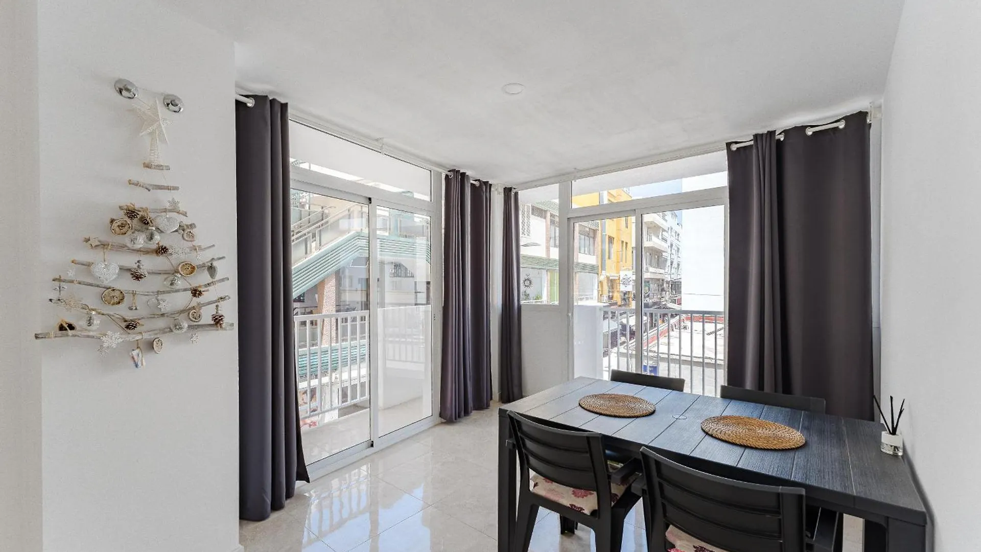 Few Steps From The Beach Hostel In Los Cristianos 阿罗纳 0*,