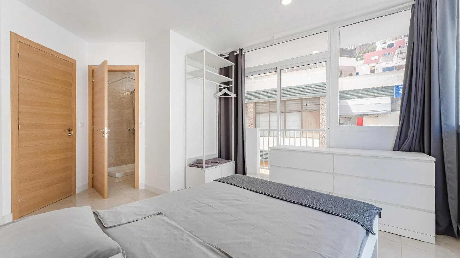 Few Steps From The Beach Hostel In Los Cristianos 阿罗纳