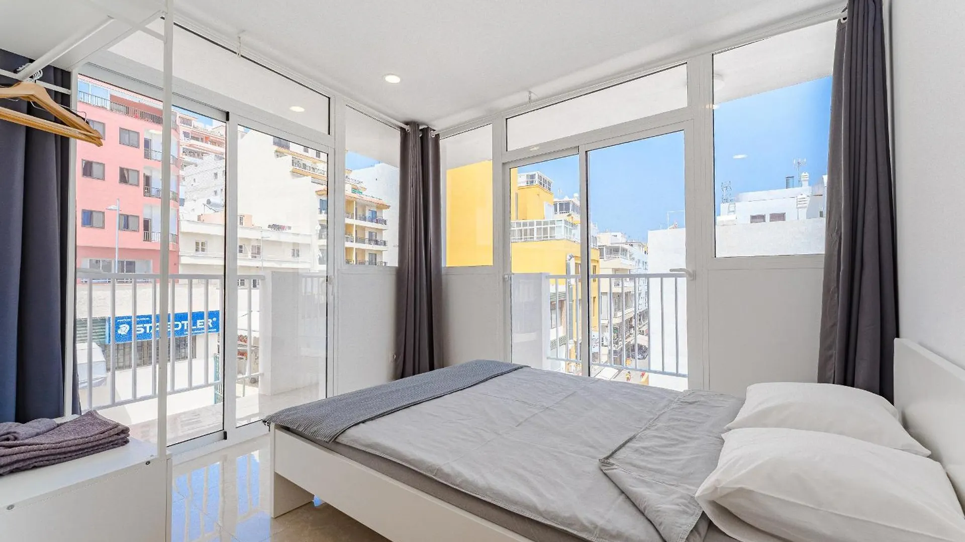 Few Steps From The Beach Hostel In Los Cristianos Arona  Arona (Tenerife)