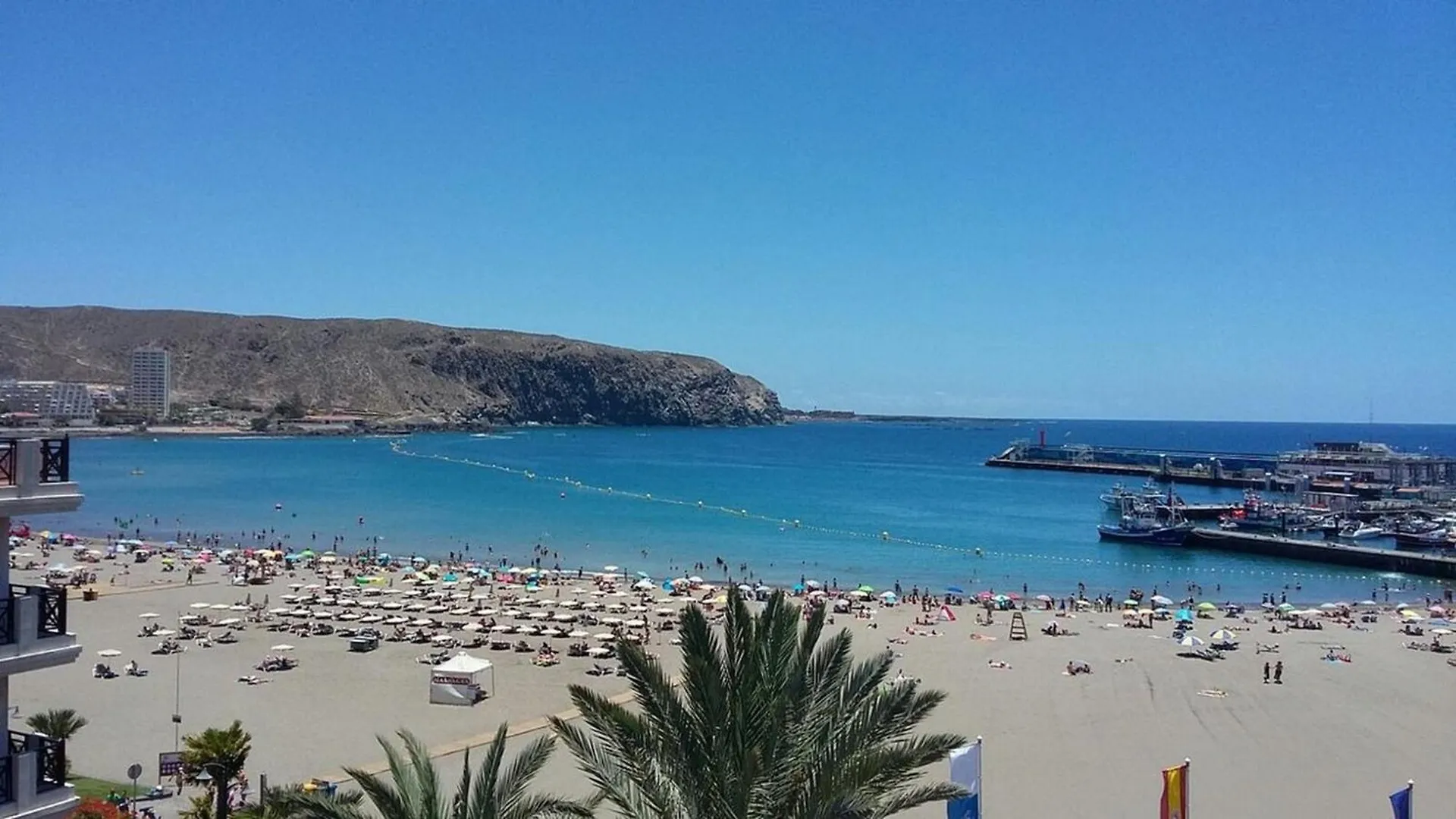 Few Steps From The Beach Hostel In Los Cristianos 阿罗纳