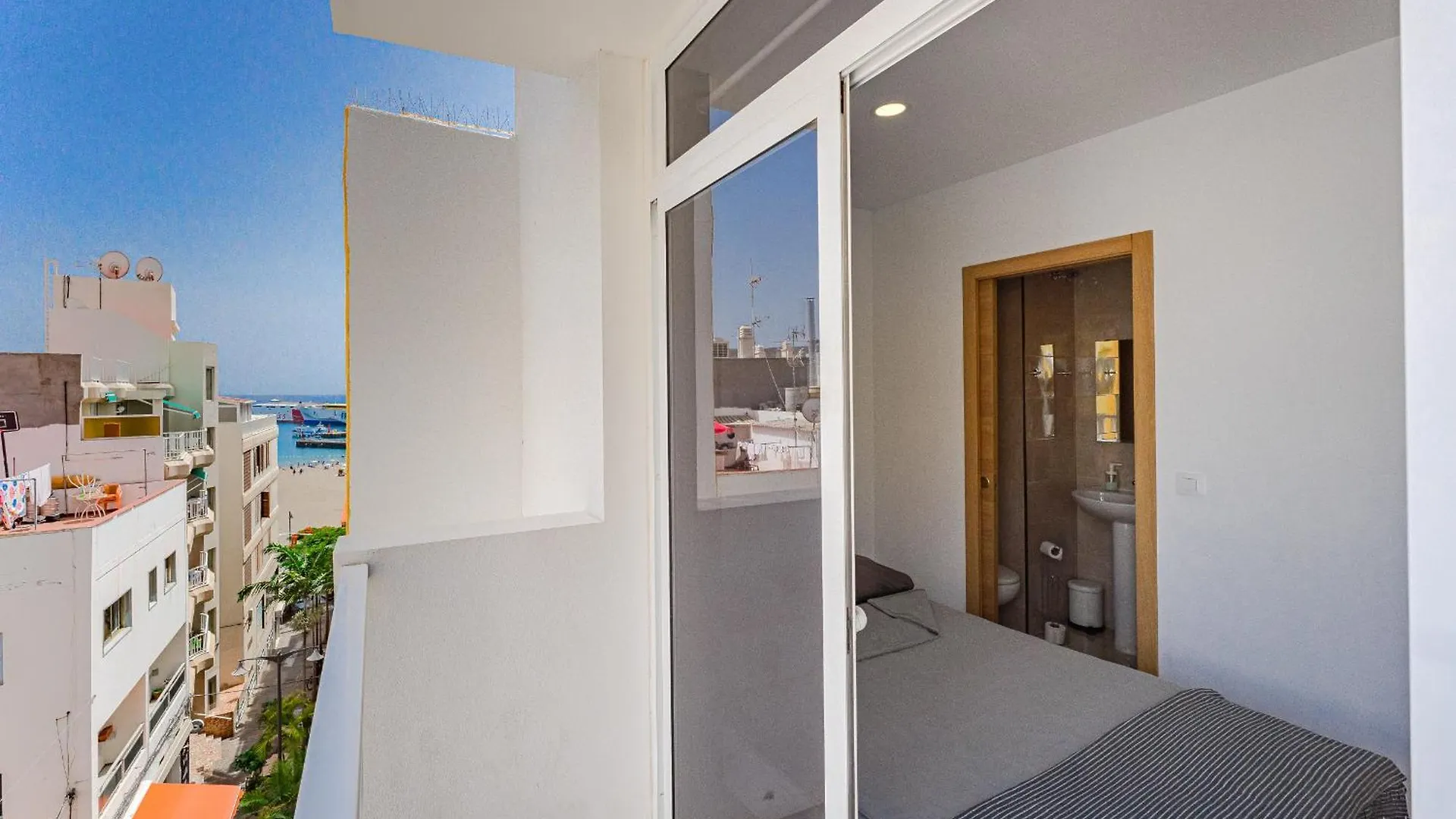 Few Steps From The Beach Hostel In Los Cristianos Arona
