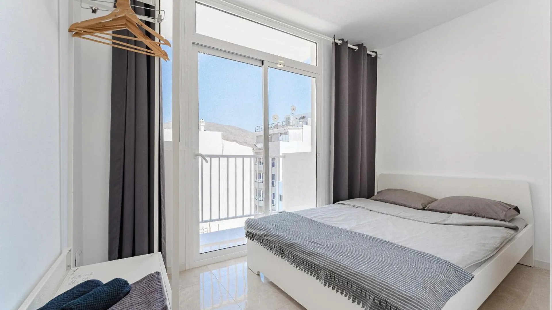 Few Steps From The Beach Hostel In Los Cristianos Arona  Arona (Tenerife)