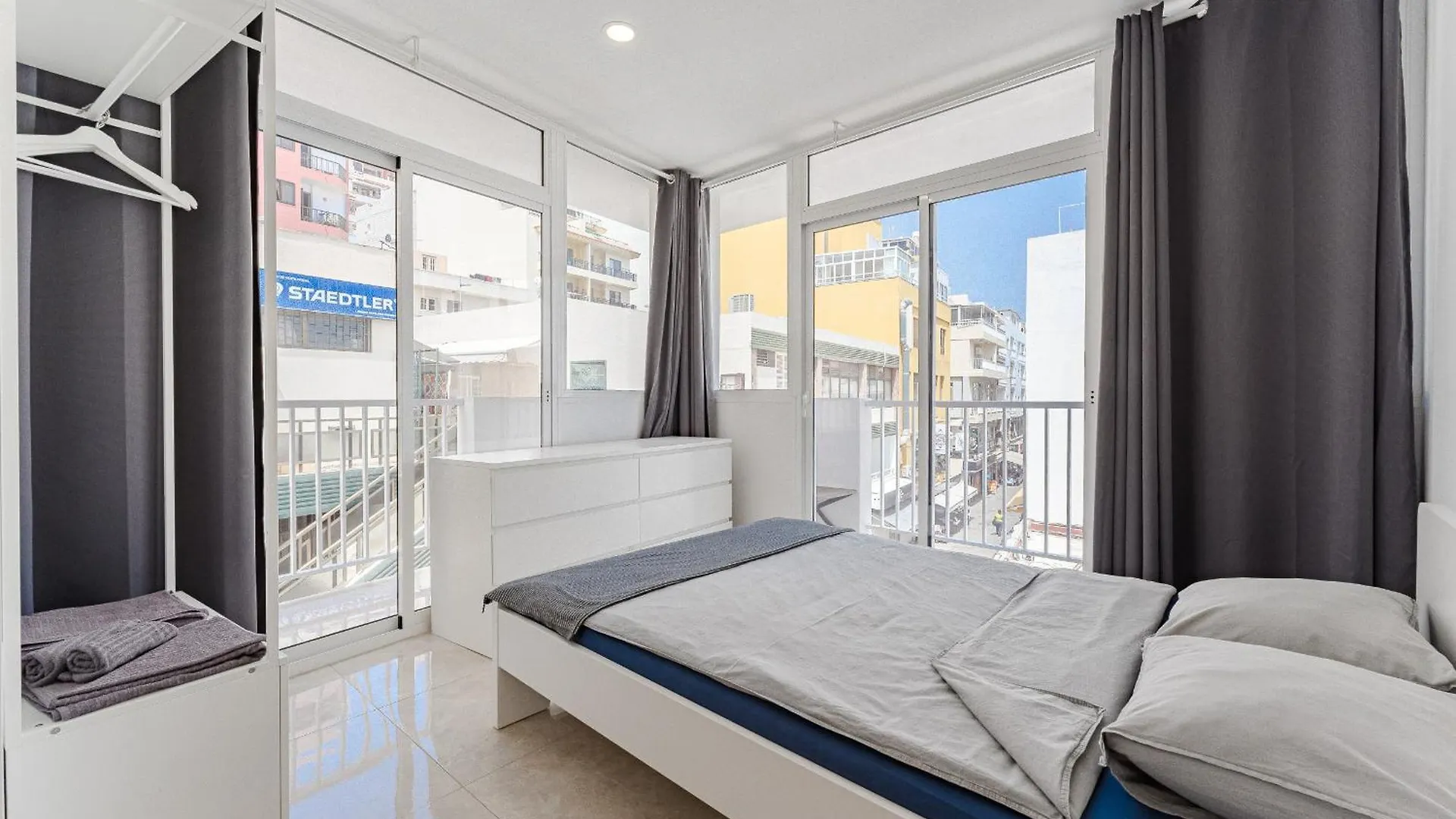 Few Steps From The Beach Hostel In Los Cristianos Arona  0*, Arona (Tenerife) España