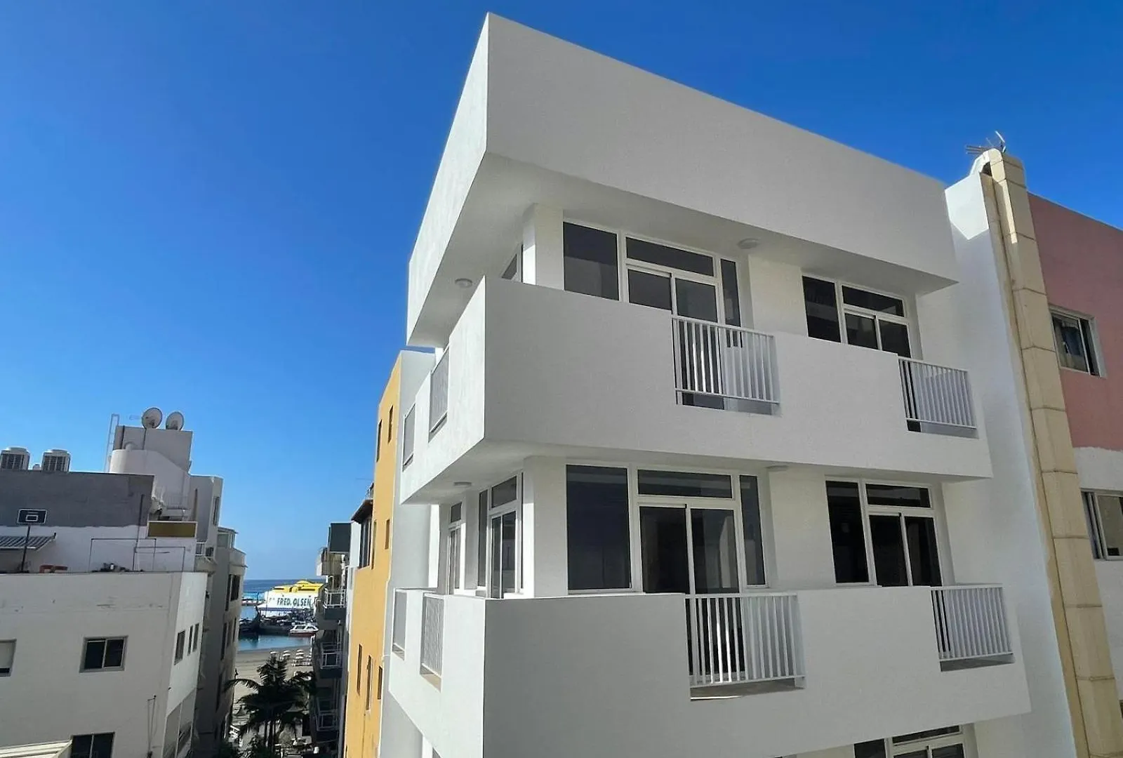Few Steps From The Beach Hostel In Los Cristianos Arona  España